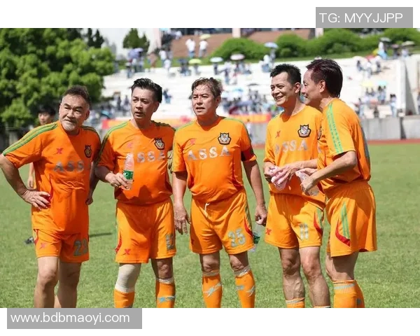 石家庄足球明星赛盛大举行球迷齐聚见证精彩对决与明星风采 石家庄足球明星赛盛大举行球迷齐聚见证精彩对决与明星风采